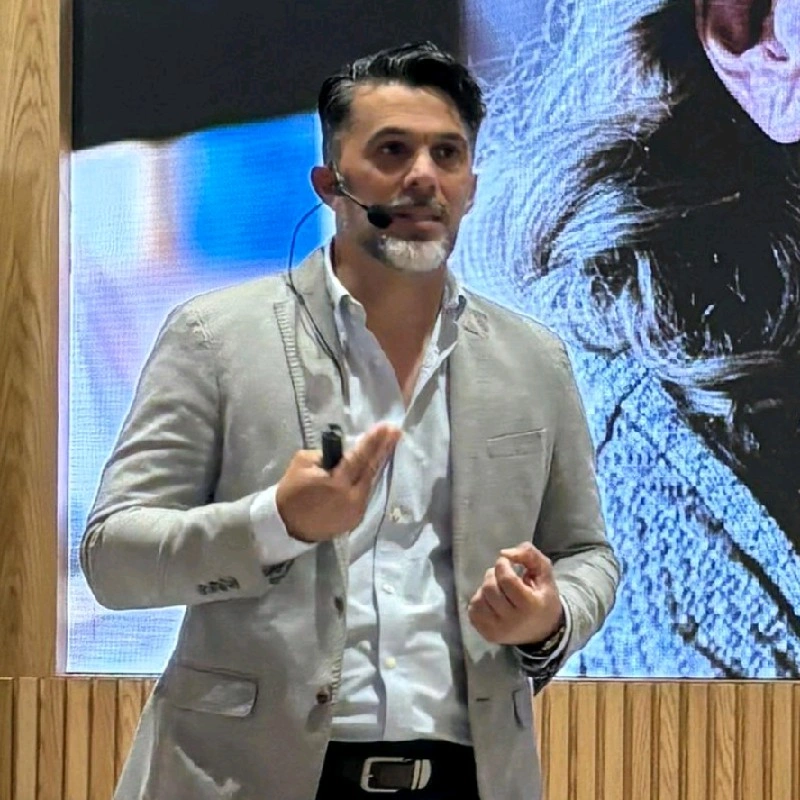 Allan Loría C. es conferencista - Charlas Motivacionales